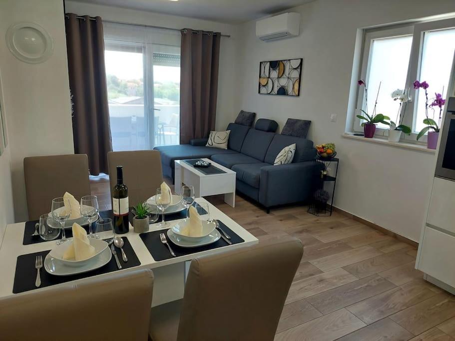Valux Apartman Пула Екстер'єр фото