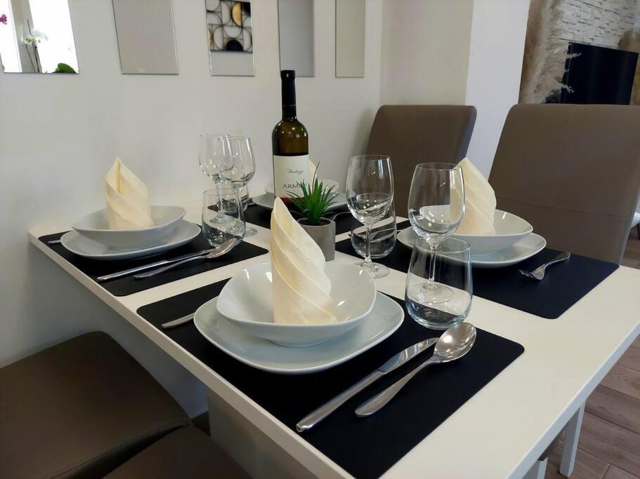 Valux Apartman Пула Екстер'єр фото