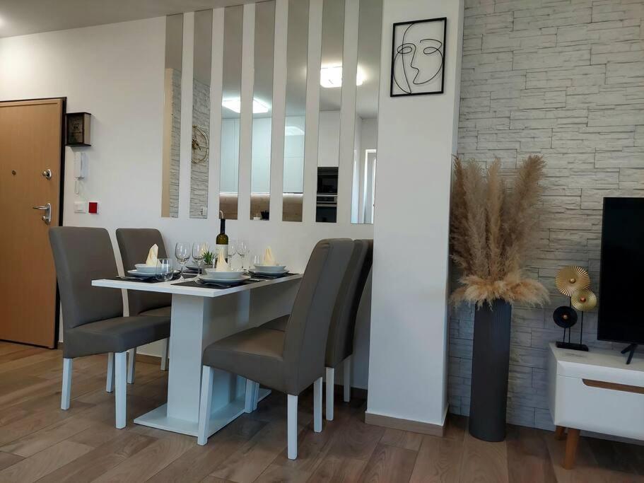 Valux Apartman Пула Екстер'єр фото