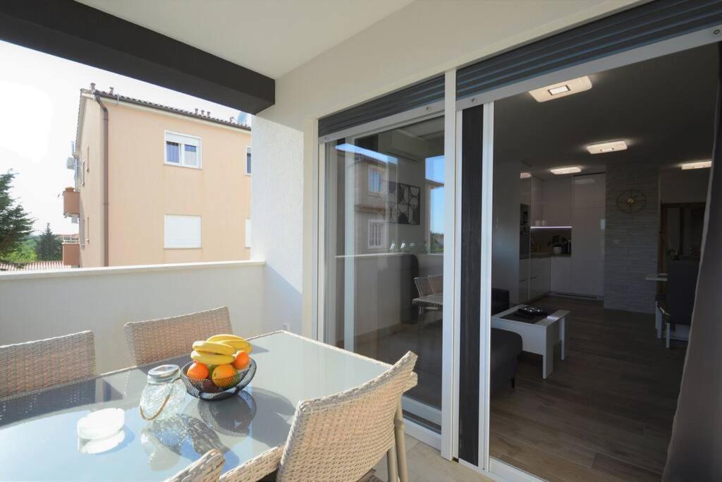 Valux Apartman Пула Екстер'єр фото