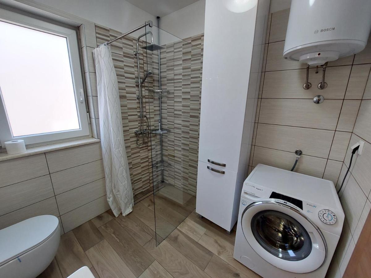 Valux Apartman Пула Екстер'єр фото