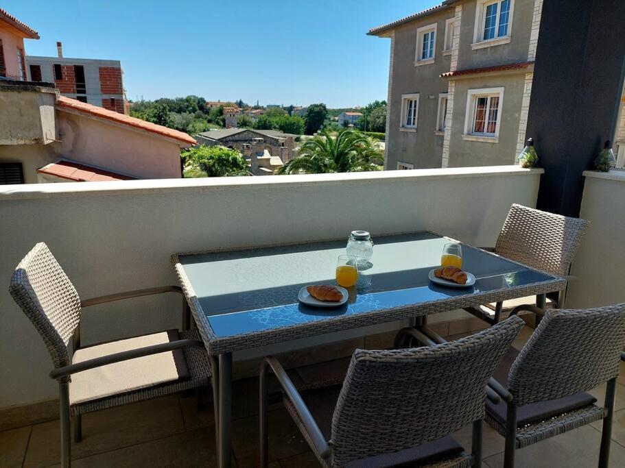 Valux Apartman Пула Екстер'єр фото