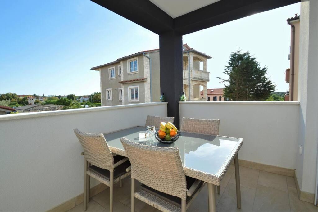 Valux Apartman Пула Екстер'єр фото