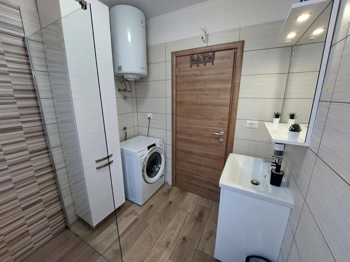 Valux Apartman Пула Екстер'єр фото