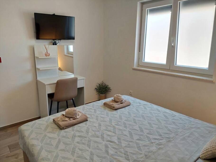 Valux Apartman Пула Екстер'єр фото